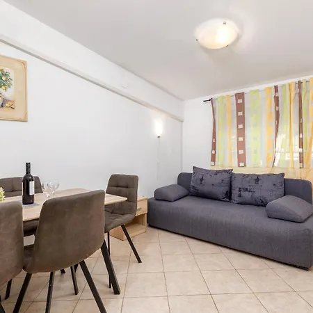Apartmán Lora 2