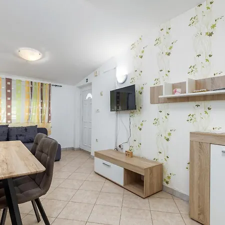 Lora 2 Apartmán Pula