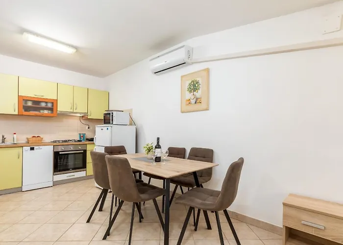 Lora 2 Apartment *