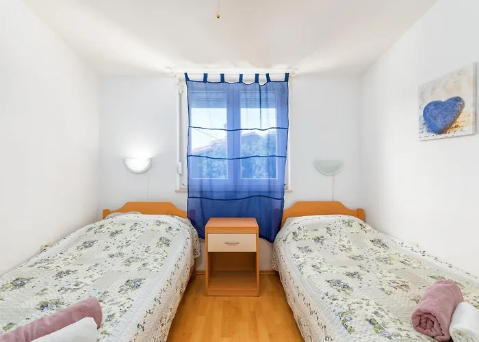 Lora 2 Apartment