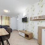 Lora 2 Appartamento Pola