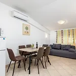 Lora 2 * Póla